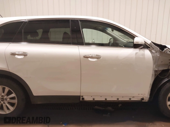 2019 Kia Sorento LX with VIN 5XYPGDA36KG542596, listed as a IAAI auction lot 40921931 with 115,716 mi miles. Bid and sale history available at carsss.com. Image 14.