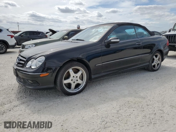 2004 Mercedes-Benz CLK 500 z VIN WDBTK75G04T005692, wystawiony jako Copart lot #77038514 z przebiegiem 125 997 mil mil oraz Szkoda całkowita • Salvage title. Historia ofert i sprzedaży dostępna na DreamBid. Obrazek 1.