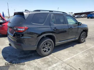 2025 Honda Pilot TrailSport with VIN 5FNYG1H62SB101798, listed as a Copart auction lot 55340585 with 1,065 mi miles and Salvage title. Bid and sale history available at DreamBid. Image 3.