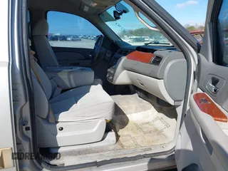 2007 GMC Yukon SLE w/3SA with VIN 1GKFC13C57R317747, listed as a IAAI auction lot 41628540 with 204,705 mi miles. Bid and sale history available at carsss.com. Image 5.