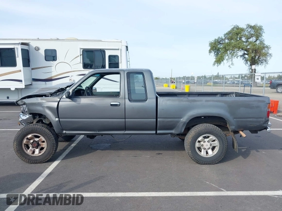 1989 Toyota Pickup с VIN JT4RN13S9K0003042, выставлен на аукционе IAAI как лот 41827042 с пробегом 347 063 миль миль и . История ставок и продаж доступна на DreamBid. Изображение 14.