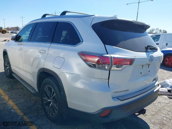 2016 Toyota Highlander XLE with VIN 5TDKKRFH1GS151201, listed as a IAAI auction lot 41605487 with 102397 miles. Bid and sale history available at carsss.com. Image 3.