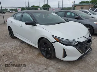 2024 Nissan Sentra SR z VIN 3N1AB8DVXRY290255, wystawiony jako IAAI lot #41935808 z przebiegiem 1 058 mil mil oraz . Historia ofert i sprzedaży dostępna na DreamBid. Obrazek 1.