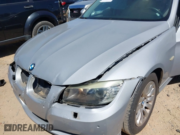 2009 BMW 3 Series 328i with VIN WBAPH77599NM30026, listed as a IAAI auction lot 41790508 with 129,498 mi miles. Bid and sale history available at carsss.com. Image 13.