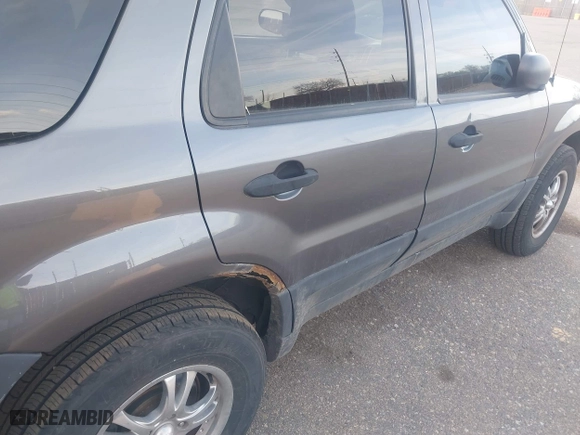 2006 Ford Escape XLT with VIN 1FMYU93126KC04632, listed as a IAAI auction lot 41912068 with 133,216 mi miles. Bid and sale history available at carsss.com. Image 6.