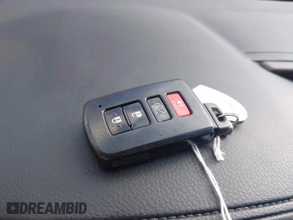 2018 Toyota Highlander SE with VIN 5TDJZRFH0JS533976, listed as a IAAI auction lot 41820619 with 131,015 mi miles and . Bid and sale history available at DreamBid. Image 11.