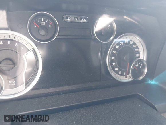 2015 Ram 1500 Big Horn z VIN 1C6RR7GT8FS549293, wystawiony jako IAAI lot #41833000 z przebiegiem Nie podano mil oraz . Historia ofert i sprzedaży dostępna na DreamBid. Obrazek 14.