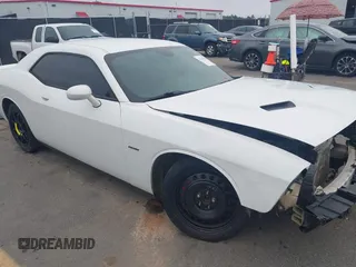 2015 Dodge Challenger R/T z VIN 2C3CDZAT2FH767808, wystawiony jako IAAI lot #42437609 z przebiegiem 173 209 mil mil oraz . Historia ofert i sprzedaży dostępna na DreamBid. Obrazek 1.