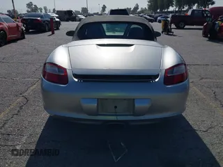 2007 Porsche Boxster с VIN WP0CA29837U710558, выставлен на аукционе IAAI как лот 42506943 с пробегом 129 446 миль миль и . История ставок и продаж доступна на DreamBid. Изображение 16.