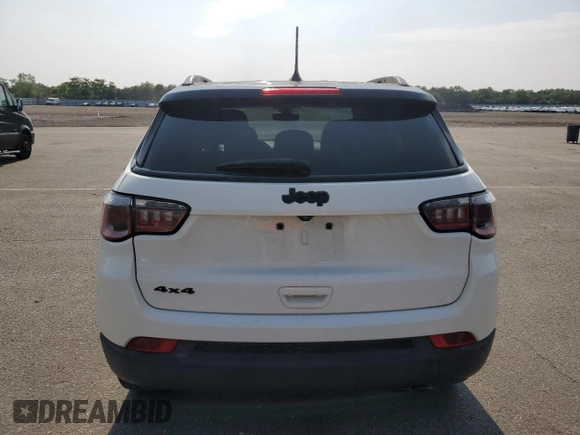 2018 Jeep Compass Latitude z VIN 3C4NJDBB3JT326243, wystawiony jako Copart lot #60688755 z przebiegiem 55 432 mil mil oraz Szkoda całkowita • Salvage title. Historia ofert i sprzedaży dostępna na DreamBid. Obrazek 6.