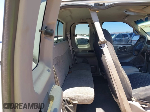 2001 Ford F-150 XL z VIN 2FTZX07221CA22859, wystawiony jako IAAI lot #42375196 z przebiegiem Nie podano mil oraz . Historia ofert i sprzedaży dostępna na DreamBid. Obrazek 8.
