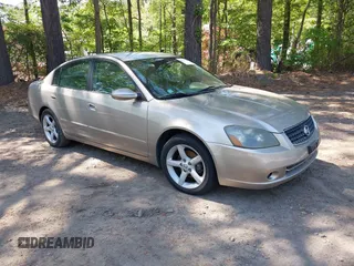 2005 Nissan Altima SE z VIN 1N4BL11D85C384709, wystawiony jako IAAI lot #42158804 z przebiegiem 149 072 mil mil oraz . Historia ofert i sprzedaży dostępna na DreamBid. Obrazek 1.