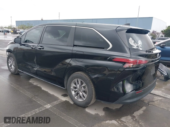 2022 Toyota Sienna XLE with VIN 5TDYRKEC8NS126392, listed as a IAAI auction lot 41912544 with 120,801 mi miles and . Bid and sale history available at DreamBid. Image 3.