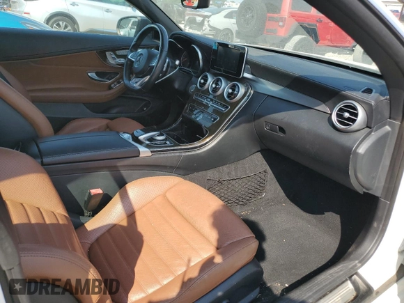 2018 Mercedes-Benz C 43 AMG z VIN WDDWK6EBXJF759860, wystawiony jako Copart lot #62151295 z przebiegiem 63 091 mil mil oraz Szkoda całkowita • Salvage title. Historia ofert i sprzedaży dostępna na DreamBid. Obrazek 10.