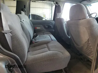 1999 Chevrolet Tahoe Z71 z VIN 1GNEK13R2XJ338897, wystawiony jako Copart lot #54219225 z przebiegiem 232 020 mil mil oraz Szkody całkowita. Historia ofert i sprzedaży dostępna na DreamBid. Obrazek 11.