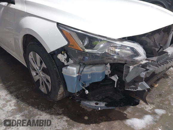 2019 Nissan Altima 2.5 S with VIN 1N4BL4BV1KC129923, listed as a IAAI auction lot 41894444 with 135,159 mi miles. Bid and sale history available at carsss.com. Image 18.