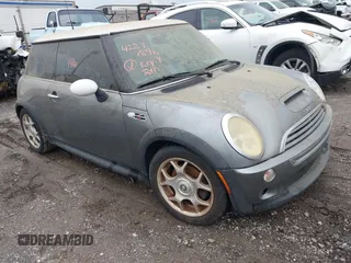 2004 MINI Hardtop S z VIN WMWRE33494TD75513, wystawiony jako IAAI lot #42271896 z przebiegiem 151 152 mil mil oraz . Historia ofert i sprzedaży dostępna na DreamBid. Obrazek 1.