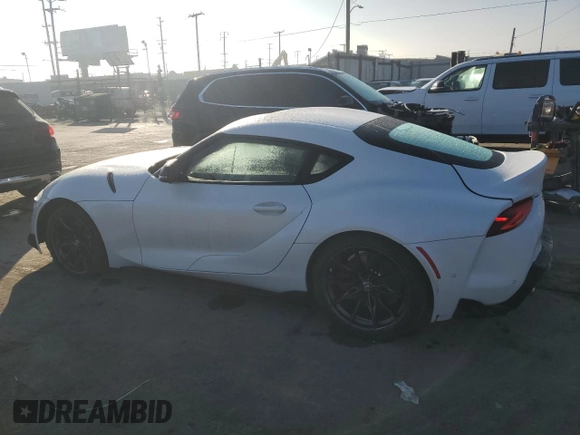 2024 Toyota Supra 3.0 z VIN WZ1DB0G07RW068079, wystawiony jako Copart lot #83999094 z przebiegiem 387 mil mil oraz Szkoda całkowita • Salvage title. Historia ofert i sprzedaży dostępna na DreamBid. Obrazek 2.