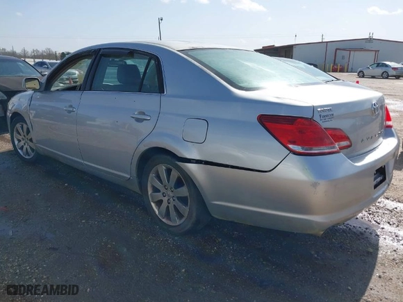 2005 Toyota Avalon XL with VIN 4T1BK36B75U022621, listed as a IAAI auction lot 41714437 with 262,919 mi miles. Bid and sale history available at carsss.com. Image 3.