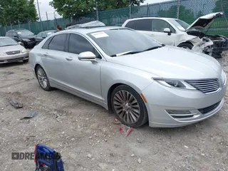 2013 Lincoln MKZ z VIN 3LN6L2G91DR819568, wystawiony jako IAAI lot #42435665 z przebiegiem 136 416 mil mil oraz . Historia ofert i sprzedaży dostępna na DreamBid. Obrazek 1.