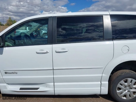2017 Dodge Grand Caravan SE with VIN 2C4RDGBG0HR848525, listed as a IAAI auction lot 41789715 with 63,808 mi miles. Bid and sale history available at carsss.com. Image 14.
