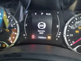 2020 Jeep Renegade Latitude z VIN ZACNJBBB3LPL87460, wystawiony jako IAAI lot #41547700 z przebiegiem 75 000 mil mil oraz . Historia ofert i sprzedaży dostępna na DreamBid. Obrazek 7.