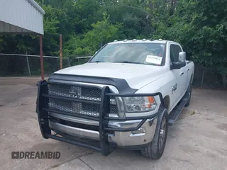 2018 Ram 2500 Big Horn z VIN 3C6UR5DL8JG341532, wystawiony jako IAAI lot #42259456 z przebiegiem 184 762 mil mil oraz . Historia ofert i sprzedaży dostępna na DreamBid. Obrazek 6.