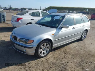 2003 BMW 3 Series 325xi with VIN WBAEP334X3PF03113, listed as a IAAI auction lot 42076463 with 220,723 mi miles. Bid and sale history available at carsss.com. Image 2.