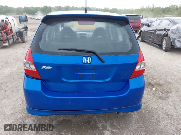 2007 Honda Fit Sport z VIN JHMGD38697S066329, wystawiony jako IAAI lot #42312163 z przebiegiem 174 935 mil mil oraz . Historia ofert i sprzedaży dostępna na DreamBid. Obrazek 16.