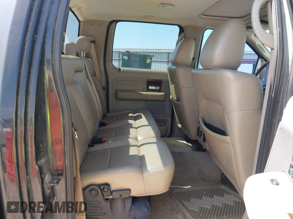 2005 Ford F-150 XLT z VIN 1FTPW14595KD94652, wystawiony jako IAAI lot #42766074 z przebiegiem 245 344 mil mil oraz . Historia ofert i sprzedaży dostępna na DreamBid. Obrazek 8.