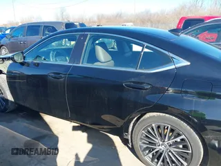 2024 Lexus ES with VIN 58ADZ1B11RU176584, listed as a IAAI auction lot 41750072 with 7,134 mi miles. Bid and sale history available at carsss.com. Image 15.