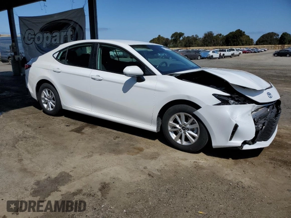 2025 Toyota Camry LE z VIN 4T1DAACK9SU061095, wystawiony jako Copart lot #59724705 z przebiegiem 9 032 mil mil oraz Czysty tytuł • Clean title. Historia ofert i sprzedaży dostępna na DreamBid. Obrazek 4.