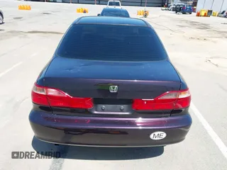 1998 Honda Accord EX z VIN 1HGCG1658WA042017, wystawiony jako IAAI lot #42263347 z przebiegiem 109 364 mil mil oraz . Historia ofert i sprzedaży dostępna na DreamBid. Obrazek 16.