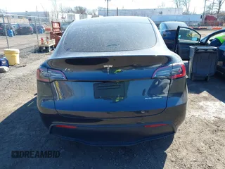 2024 Tesla Model Y Long Range with VIN 7SAYGDEE4RF149457, listed as a IAAI auction lot 41700922 with Not Provided miles. Bid and sale history available at carsss.com. Image 16.