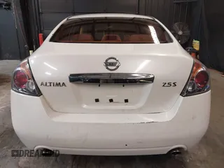 2010 Nissan Altima 2.5 S with VIN 1N4AL2AP8AN533209, listed as a IAAI auction lot 42162097 with 123,656 mi miles. Bid and sale history available at carsss.com. Image 6.