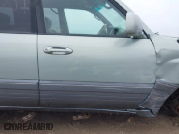 2004 Lexus LX 470 z VIN JTJHT00W143546192, wystawiony jako IAAI lot #41673810 z przebiegiem 232 196 mil mil oraz . Historia ofert i sprzedaży dostępna na DreamBid. Obrazek 17.