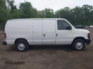 2013 Ford Econoline Cargo Commercial z VIN 1FTNE2EW6DDA13611, wystawiony jako IAAI lot #42237700 z przebiegiem 188 346 mil mil oraz . Historia ofert i sprzedaży dostępna na DreamBid. Obrazek 13.