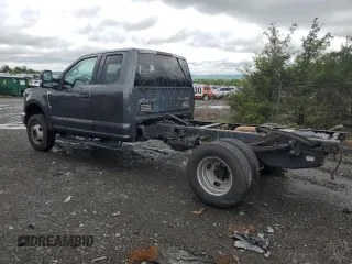 2019 Ford F-350 XL z VIN 1FD8X3HT2KEE17555, wystawiony jako Copart lot #55940505 z przebiegiem 107 979 mil mil oraz Szkody całkowita. Historia ofert i sprzedaży dostępna na DreamBid. Obrazek 2.