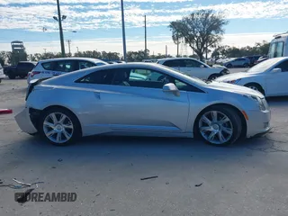 2016 Cadillac ELR z VIN 1G6RL1E41GU136319, wystawiony jako IAAI lot #41419125 z przebiegiem 71 573 mil mil oraz . Historia ofert i sprzedaży dostępna na DreamBid. Obrazek 14.