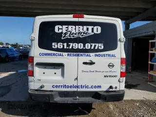 2017 Nissan NV Cargo S z VIN 1N6BF0KM4HN808449, wystawiony jako Copart lot #46137235 z przebiegiem 79 136 mil mil oraz Szkoda całkowita • Salvage title. Historia ofert i sprzedaży dostępna na DreamBid. Obrazek 6.