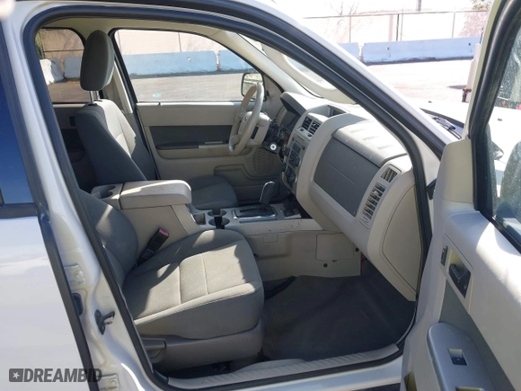2009 Ford Escape Hybrid with VIN 1FMCU49349KA19086, listed as a IAAI auction lot 41704934 with 91,047 mi miles. Bid and sale history available at carsss.com. Image 5.