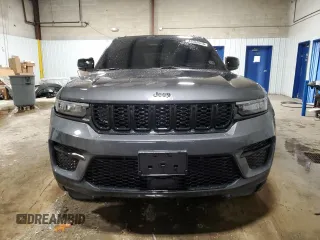 2023 Jeep Grand Cherokee Laredo z VIN 1C4RJHAG7PC620674, wystawiony jako Copart lot #45369315 z przebiegiem 31 754 mil mil oraz Szkoda całkowita • Salvage title. Historia ofert i sprzedaży dostępna na DreamBid. Obrazek 5.