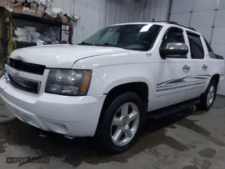 2010 Chevrolet Avalanche LTZ with VIN 3GNVKGE01AG147384, listed as a IAAI auction lot 41377747 with 319,606 mi miles. Bid and sale history available at carsss.com. Image 2.