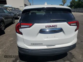 2024 GMC Terrain SLE z VIN 3GKALMEG3RL345620, wystawiony jako Copart lot #63910315 z przebiegiem 22 888 mil mil oraz Czysty tytuł • Clean title. Historia ofert i sprzedaży dostępna na DreamBid. Obrazek 6.