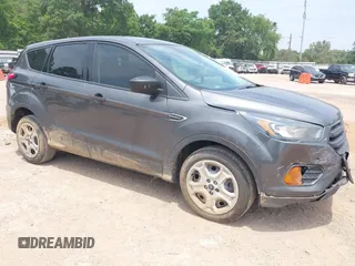 2018 Ford Escape S z VIN 1FMCU0F78JUB41894, wystawiony jako IAAI lot #42275521 z przebiegiem 98 905 mil mil oraz . Historia ofert i sprzedaży dostępna na DreamBid. Obrazek 1.