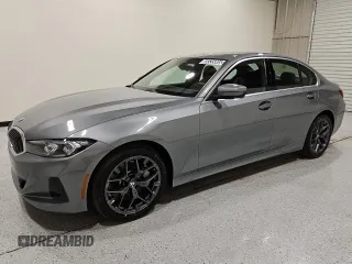 2025 BMW 3 Series 330i z VIN 3MW69CW00S8F06572, wystawiony jako Copart lot #55535005 z przebiegiem 12 869 mil mil oraz Czysty tytuł • Clean title. Historia ofert i sprzedaży dostępna na DreamBid. Obrazek 1.