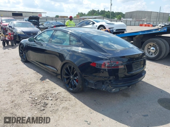 2017 Tesla Model S 100D z VIN 5YJSA1E45HF198921, wystawiony jako IAAI lot #42378026 z przebiegiem 104 967 mil mil oraz . Historia ofert i sprzedaży dostępna na DreamBid. Obrazek 3.