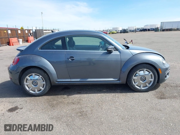 2018 Volkswagen Beetle SE with VIN 3VWJD7AT2JM710412, listed as a IAAI auction lot 41868455 with 1 mi miles. Bid and sale history available at carsss.com. Image 14.