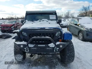2010 Jeep Wrangler Sahara z VIN 1J4AA5D18AL170957, wystawiony jako IAAI lot #41599820 z przebiegiem 64 217 mil mil oraz . Historia ofert i sprzedaży dostępna na DreamBid. Obrazek 12.