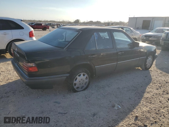 1994 Mercedes-Benz 400 E z VIN WDBEA34E8RC032408, wystawiony jako Copart lot #43827975 z przebiegiem 122 130 mil mil oraz Czysty tytuł • Clean title. Historia ofert i sprzedaży dostępna na DreamBid. Obrazek 3.